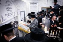 בגלל אבות תושיע בנים, ותביא גאולה לבני בניהם

 אמי