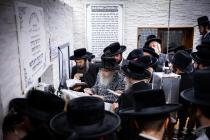 בגלל אבות תושיע בנים, ותביא גאולה לבני בניהם

 אמי