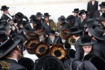 🌴בצל הקודש🌴 
רבינו שליט"א ביים מסיבת לחיים נאכן בר
