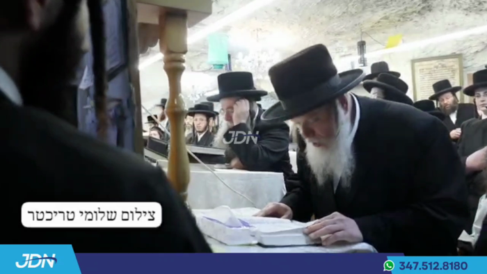 האדמו"ר מלעלוב ביים לעצטן ספירה ביי קבר שמעון הצדי