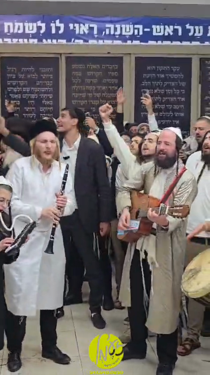 אומאן - מוצאי יו"ט שבועות ביים ציון פון הרה"ק רבי 