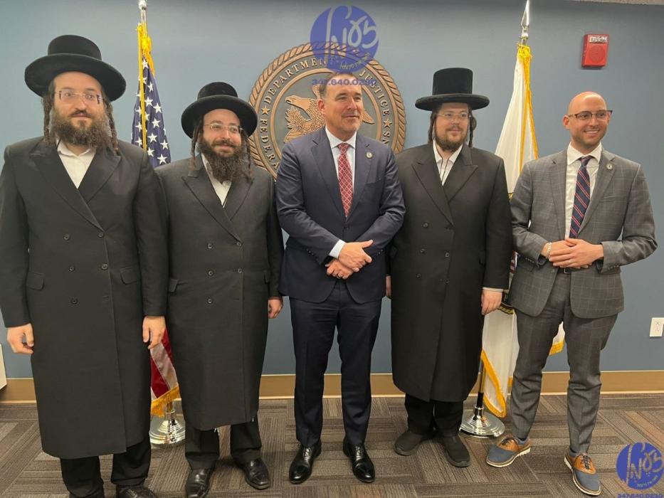 ניו יארק - שטייענדיג נאך א וואך פון גאר הייסע טעמפ