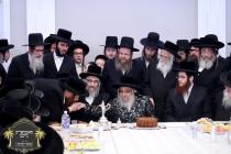 כ''ק רבינו הגה''ק שליט"א ביים שמחת התנאים פון החתן