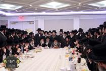 כ''ק רבינו הגה''ק שליט"א ביים שמחת התנאים פון החתן