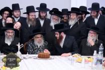 כ''ק רבינו הגה''ק שליט"א ביים שמחת התנאים פון החתן
