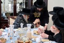🌴בצל הקודש🌴
רבינו שליט"א ביים שמחת חאלאקע פון נכדו