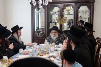 🌴בצל הקודש🌴
רבינו שליט"א ביים שמחת חאלאקע פון נכדו