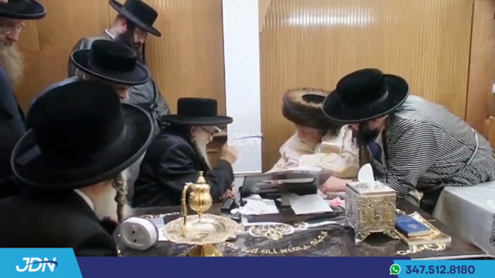 האדמו"ר מסערדאהעלי באזוכט ביי האדמו"ר מתולדות אברה