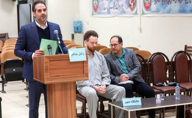 אן איראנער מאן אנגעקלאגט פארן מאכן א סאושל מידיא פּ