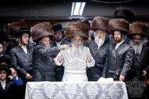 ויום טוב היה עושה בצאתו בשלום

אלפי תלמידי וחסידי 