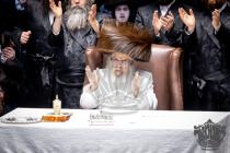 ויום טוב היה עושה בצאתו בשלום

אלפי תלמידי וחסידי 