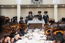 ויום טוב היה עושה בצאתו בשלום

אלפי תלמידי וחסידי 
