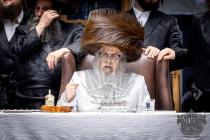 ויום טוב היה עושה בצאתו בשלום

אלפי תלמידי וחסידי 