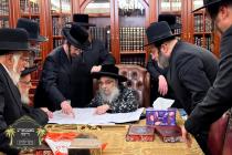 הגה"צ דומ"ץ דקהלתינו ירושלים שליט"א אינאיינעם מיט 