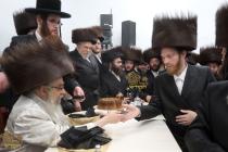 🌴בצל הקודש🌴 
רבינו שליט"א ביים מעמד קביעות מזוזה ו