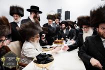 כ''ק רבינו הגה''ק שליט"א ביים מעמד קביעות מזוזה ומ