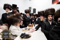 כ''ק רבינו הגה''ק שליט"א ביים מעמד קביעות מזוזה ומ