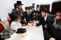 כ''ק רבינו הגה''ק שליט"א ביים מעמד קביעות מזוזה ומ
