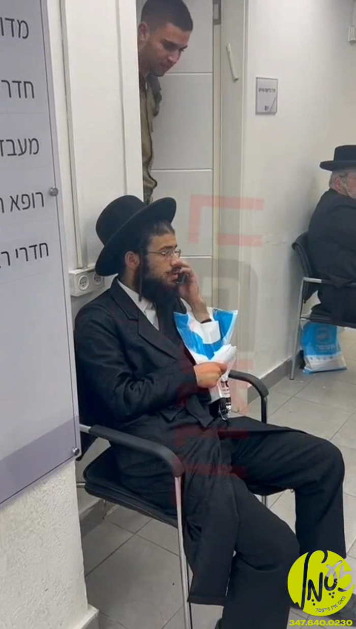 😁 א יונגערמאן ביים זיך נאריש מאכן אין לשכת הגיוס צ