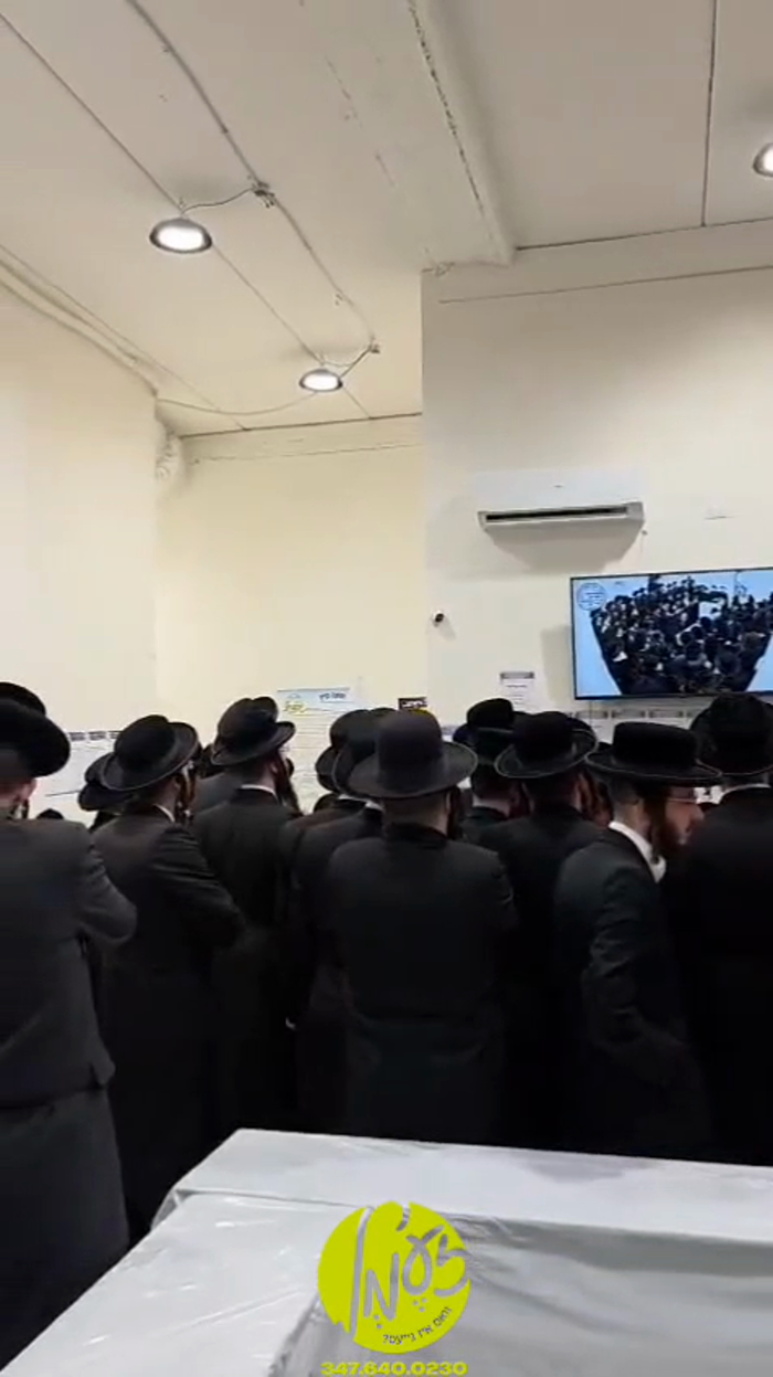 ארץ ישראל - חסידי קארלין סטאלין אין ארץ ישראל ביים