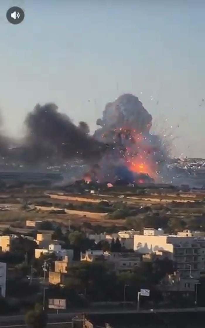 דראמאטיש: א מעכטיגע אויפרייס האט דורכגעריסן א פייע
