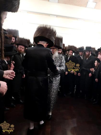 🌴בצל הקודש🌴
רבינו שליט"א ביים שמחת החתונה פון נכד 