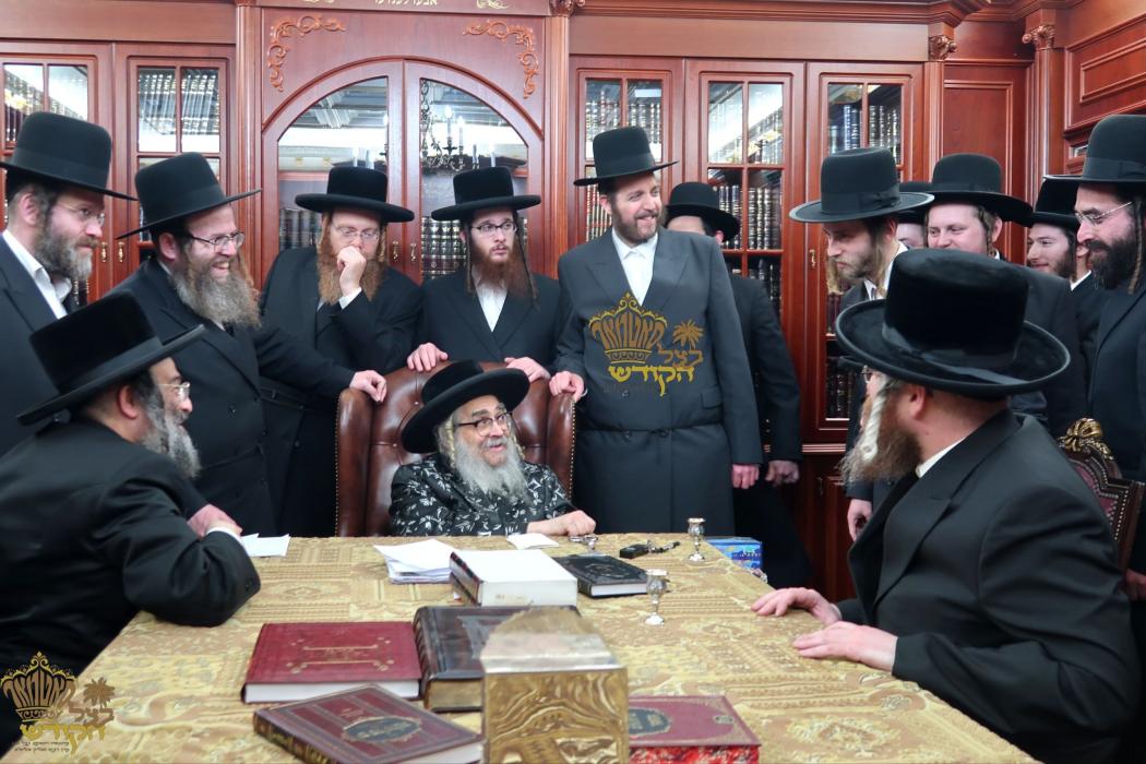 🌴בצל הקודש🌴
וועד קרן הבנין פון ביהמ''ד החדש לב אהר