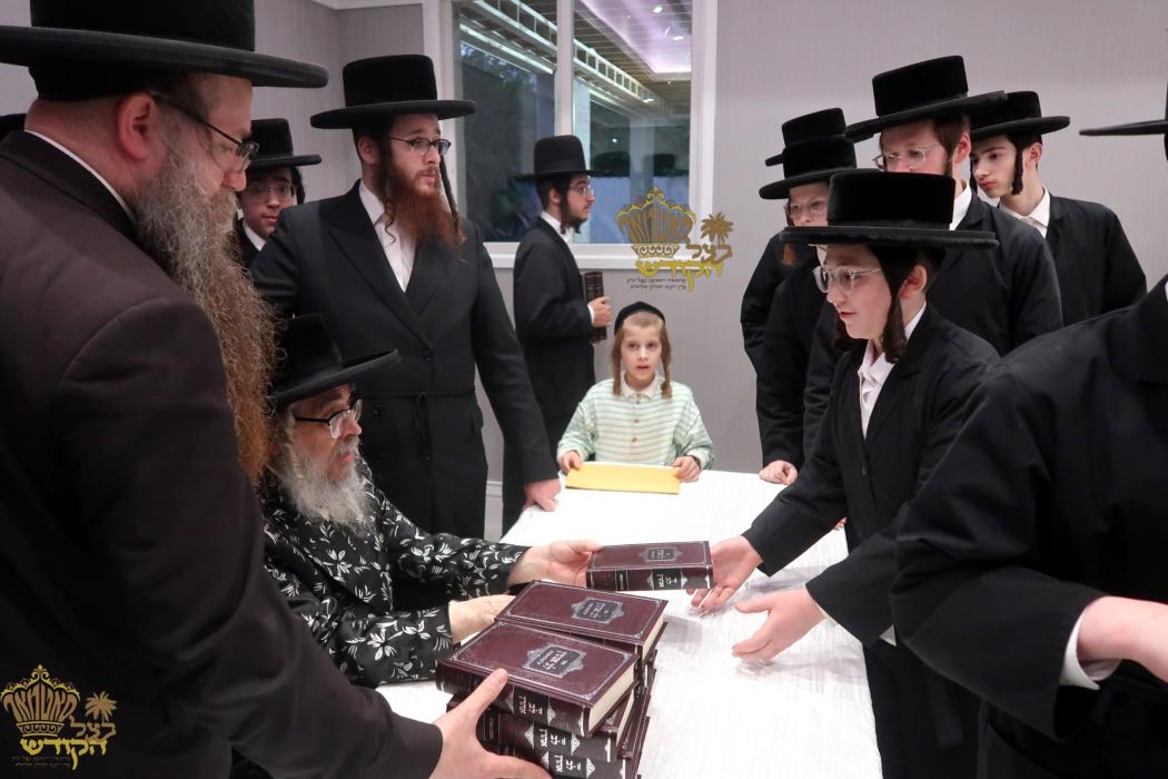 🌴בצל הקודש🌴 
רבינו שליט"א ביים אנוואונטשן ברכת הקו