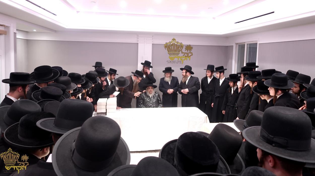 🌴בצל הקודש🌴 
רבינו שליט"א ביים אנוואונטשן ברכת הקו