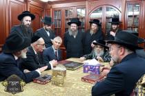הנהלת ארגון 'רינועל' אינאיינעם מיט עטליכע גרויסע ד