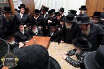 כ''ק רבינו הגה''ק שליט"א ביי ניחום אבילים ביי גיסו
