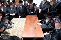 כ''ק רבינו הגה''ק שליט"א ביי ניחום אבילים ביי גיסו