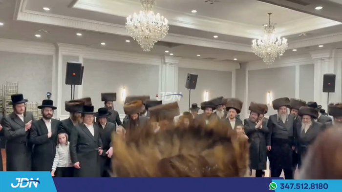 האדמו"ר מלעלוב טאנצט מצוה טאנץ ביים שמחת החתונה פו
