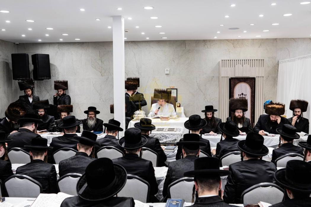 ביים פארזאגן די מזמורי תהלים כהכנה להנחת אבן הפינה