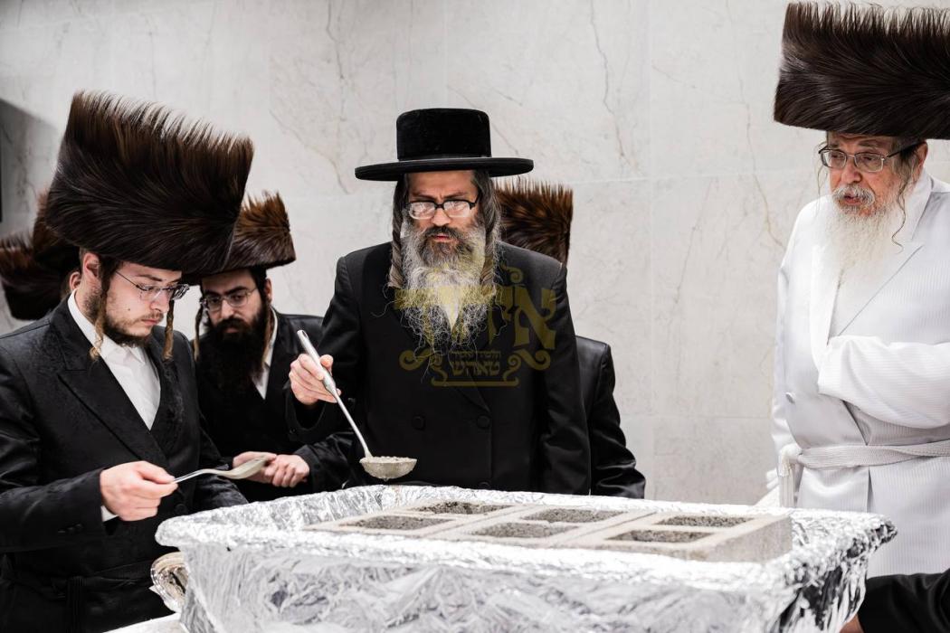 רבינו שליט"א איז מכבד הרה"ג הדומ"ץ שליט"א צו גיסן