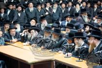 כ"ק מרן אדמו"ר שליט"א אינאיינעם מיט בנו הגה"צ אב"ד