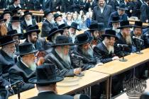 כ"ק מרן אדמו"ר שליט"א אינאיינעם מיט בנו הגה"צ אב"ד