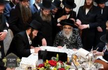 כ''ק רבינו הגה''ק שליט"א ביים חתימת שטרות אין שטוב