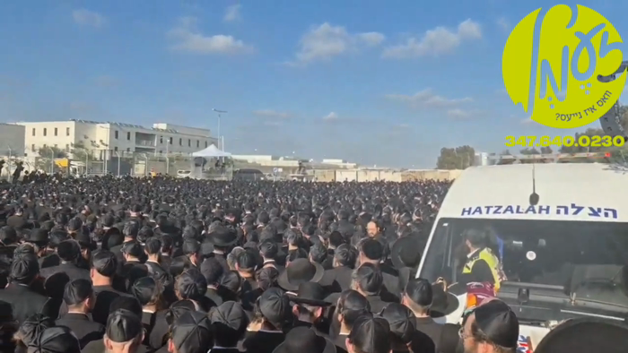 כפר יונה - רבבות חסידי גור באטייליגן זיך אין די מי
