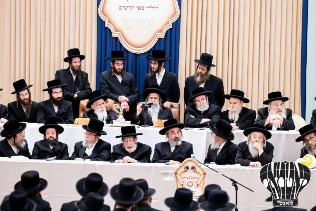 בילדער פונעם חומש סעודה פון  קרוב צו צוויי הונדערט