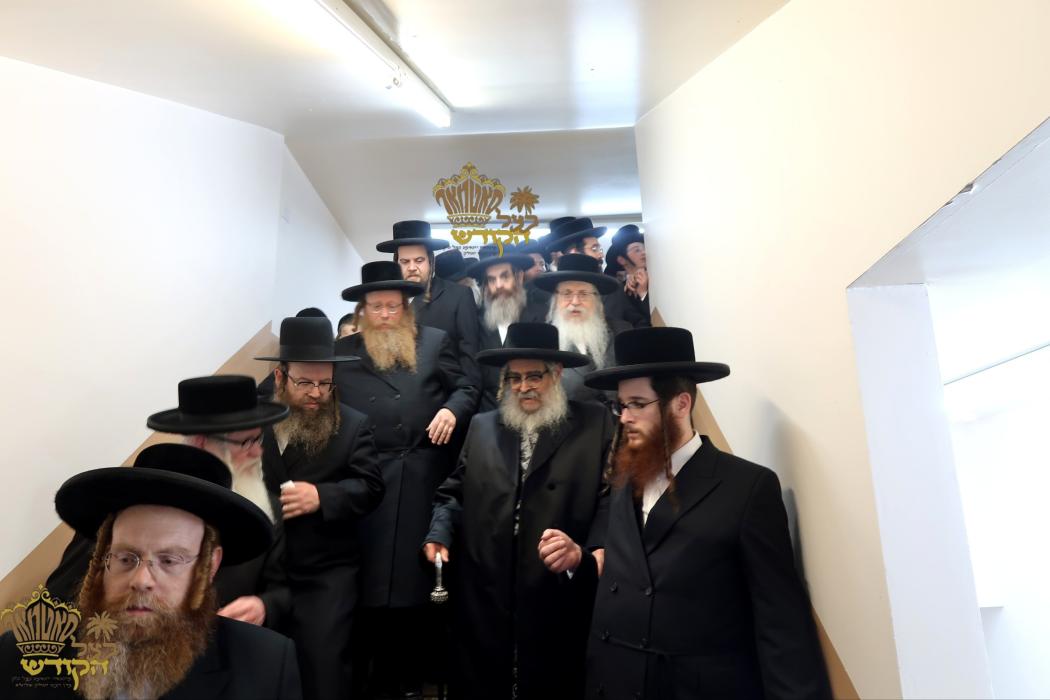 🌴בצל הקודש🌴
רבינו שליט"א אויף א באזוך ביי כ"ק אדמו