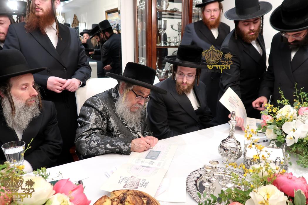 🌴בצל הקודש🌴
רבינו שליט"א אין שטוב פון הרה"ח ר' ברו