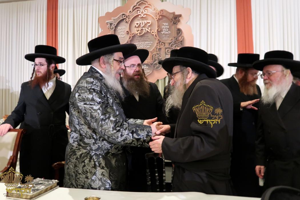 🌴בצל הקודש🌴
רבינו שליט''א ביים סעודת ר''ח וכינוס א