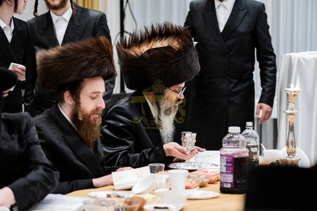 הרה"ג הדומ"ץ שליט"א מכובד מיט ברהמ"ז על הכוס