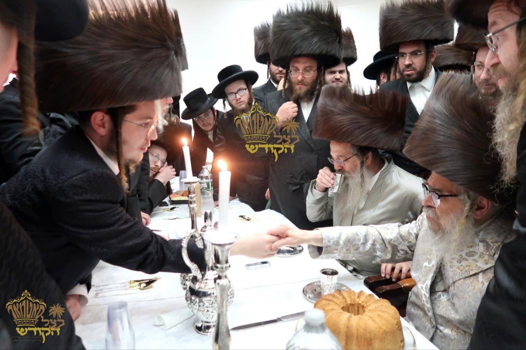 🌴בצל הקודש🌴 
רבינו שליט''א אויף א ביקור גומלין ביי