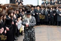 🌴בצל הקודש🌴 
רבינו שליט"א ביים שמחת הכנסת ספר תורה