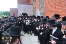 כ''ק רבינו הגה''ק שליט''א בײם אנטוהן די תפילין דרב