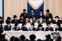 בילדער פונעם חומש סעודה פון  קרוב צו צוויי הונדערט