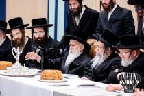 בילדער פונעם חומש סעודה פון  קרוב צו צוויי הונדערט