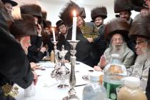 🌴בצל הקודש🌴 
רבינו שליט''א אויף א ביקור גומלין ביי